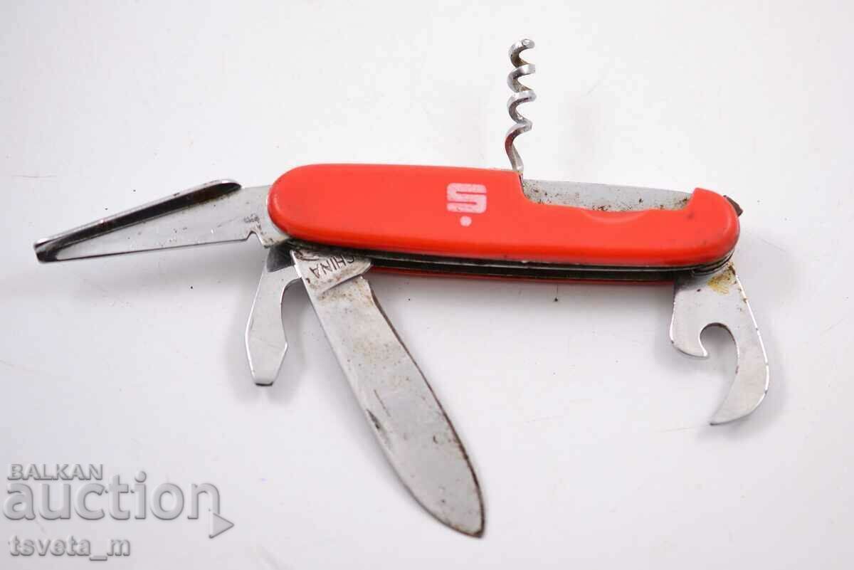 Pocket knife with 5 tools