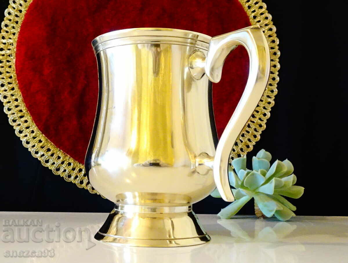 Licitație Ceașcă de bronz, cană de bronz, marcată Licitație Ceașcă de bronz, cană de bronz, marcată