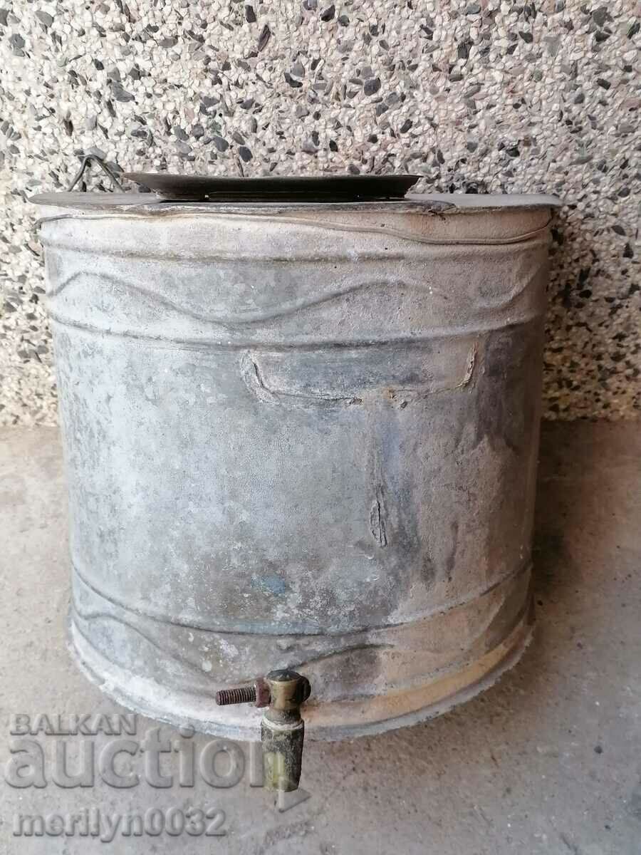 Умивалник, селска мивка, резорвоар за вода с цена € 28.50 | 55.74 лв. Умивалник, селска мивка, резорвоар за вода с цена € 28.50 | 55.74 лв.