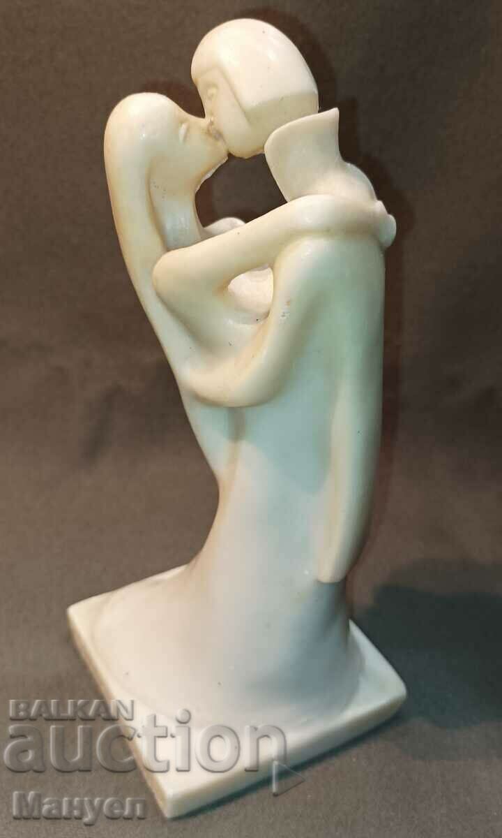 Delivery of I am selling an old sculpture. Delivery of I am selling an old sculpture.