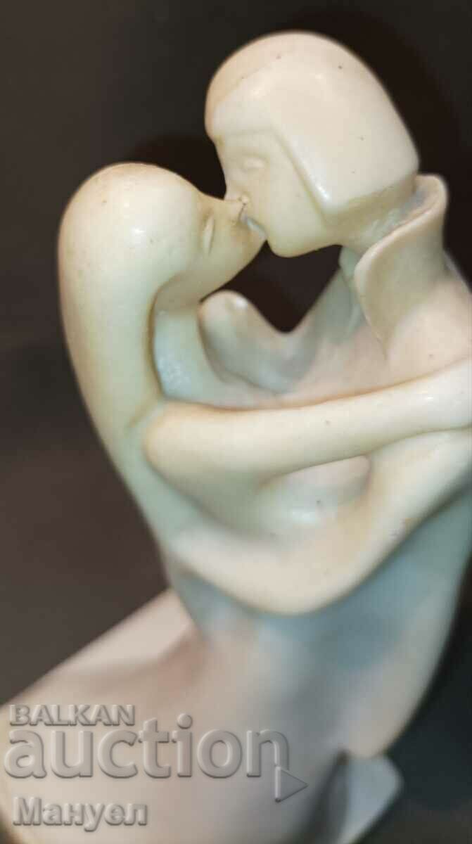 I am selling an old sculpture. - 5 I am selling an old sculpture. - 5