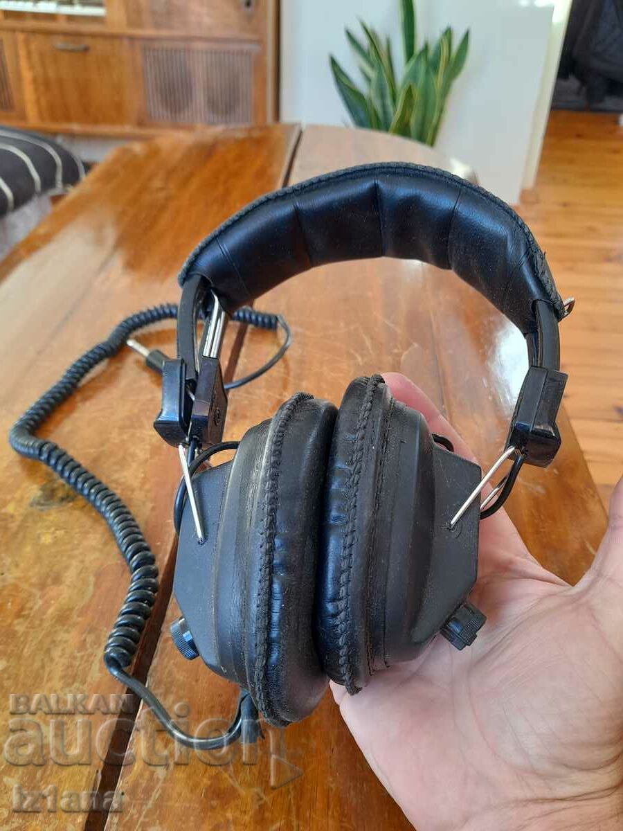Old Philips headphones with price 40.00 BGN | € 20.45 Old Philips headphones with price 40.00 BGN | € 20.45