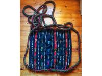 Αυθεντική υφαντή κούνια για τη μεταφορά ενός μωρού