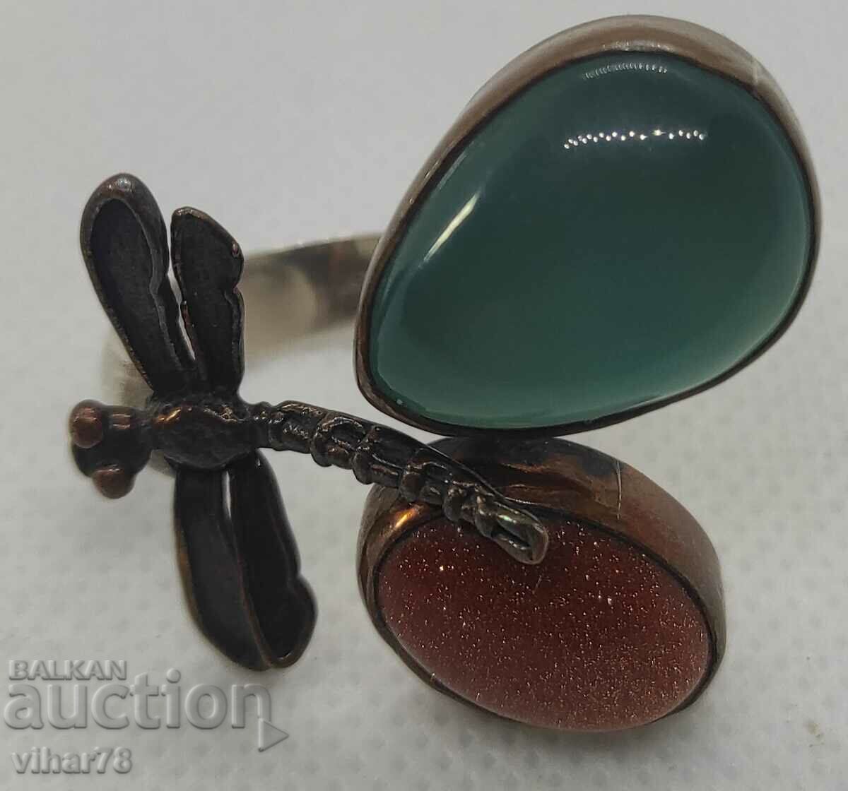 Παράδοση Ασημένιο δαχτυλίδι με πέτρες και μπρούτζο κοσμήματα Παράδοση Ασημένιο δαχτυλίδι με πέτρες και μπρούτζο κοσμήματα