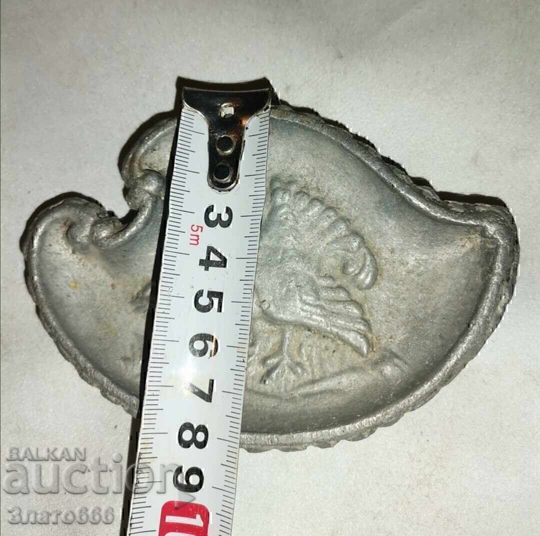 Livrarea scrumieră veche din aluminiu Livrarea scrumieră veche din aluminiu
