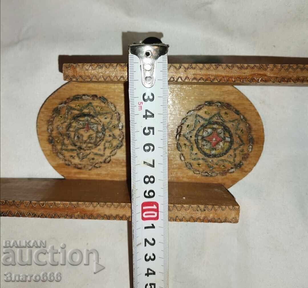 Auction  A small wooden shelf-decoration
