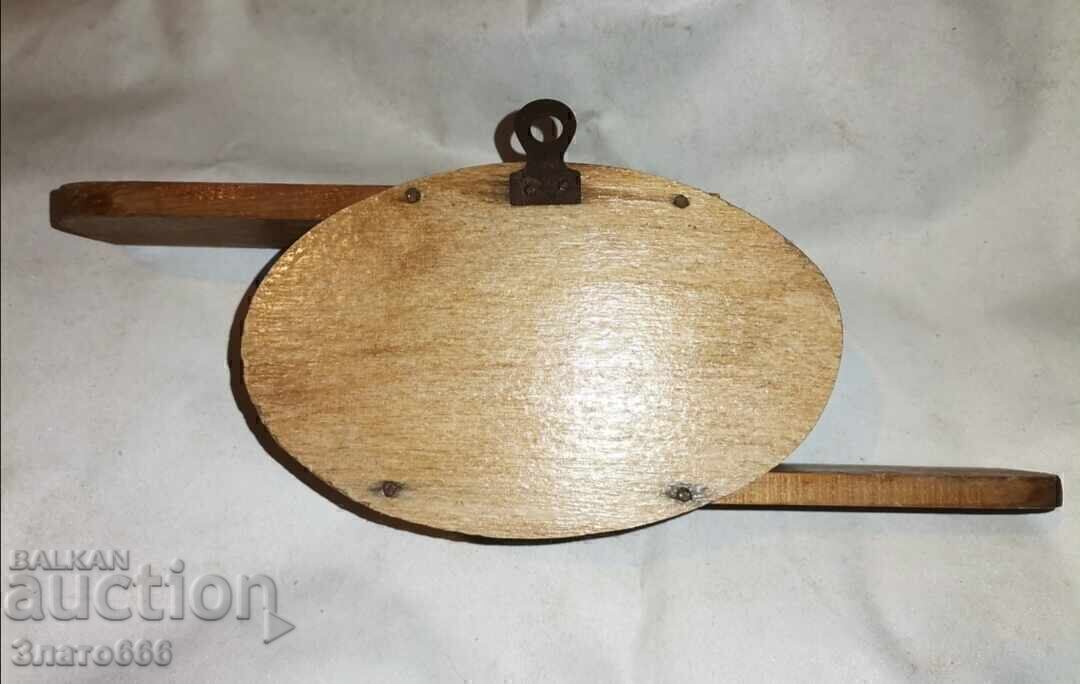 Delivery of A small wooden shelf-decoration
