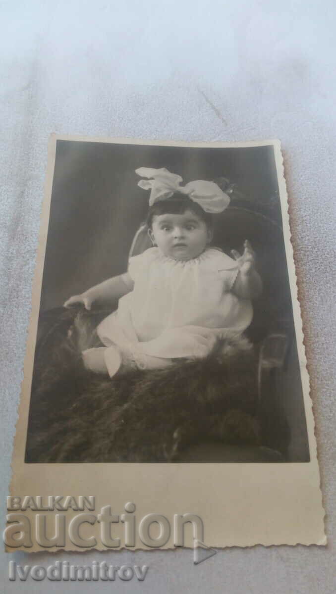 Φωτογραφία Veliko Tarnovo Μικρό αγόρι σε μια καρέκλα 1936