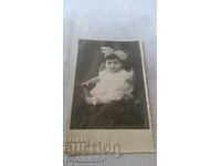 Снимка Велико Търново Малко момченце на стол 1936
