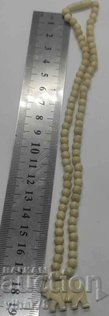 Licitație Vechi colier din os de cămilă