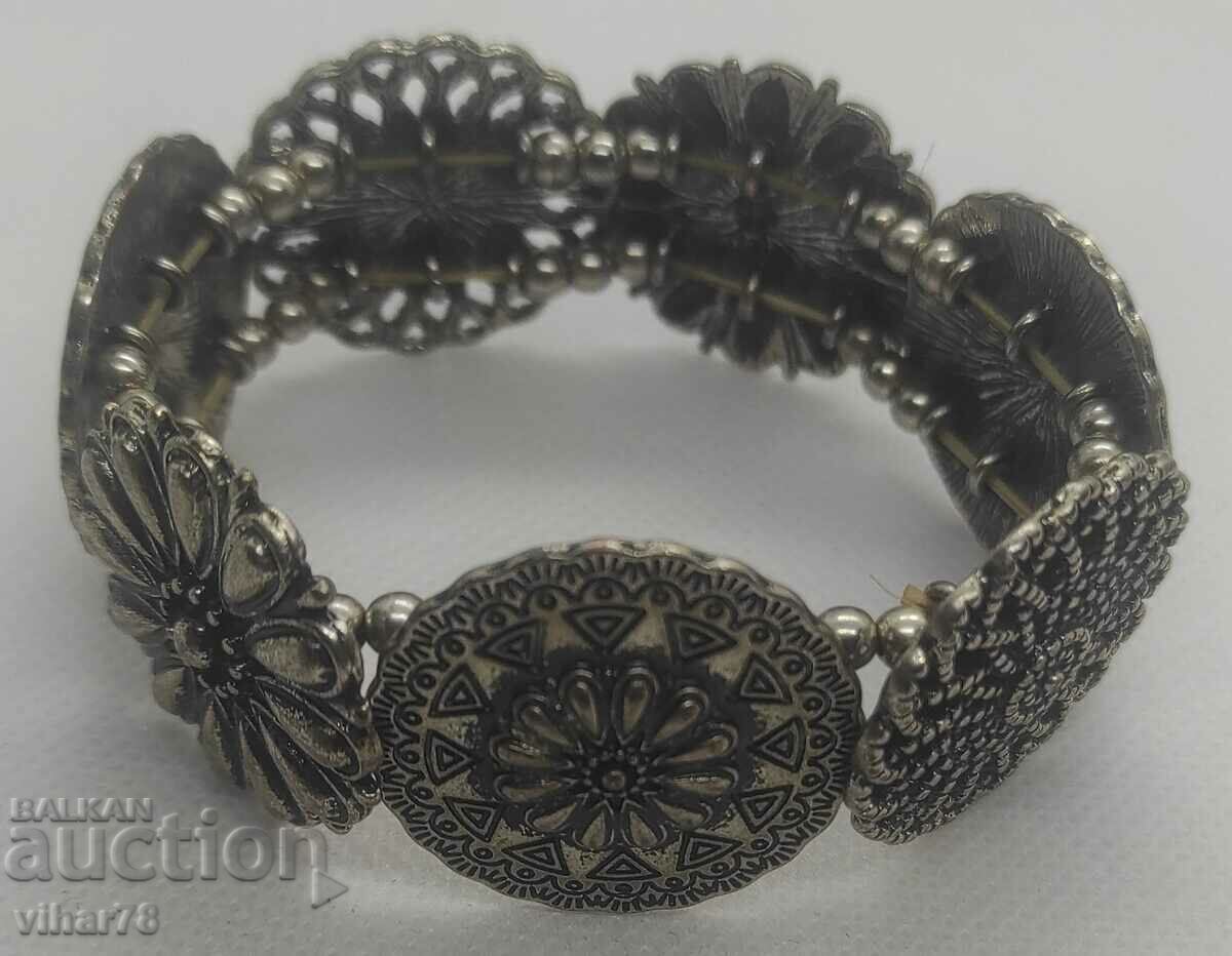 extensible bracelet with price 45.99 BGN | € 23.51 extensible bracelet with price 45.99 BGN | € 23.51