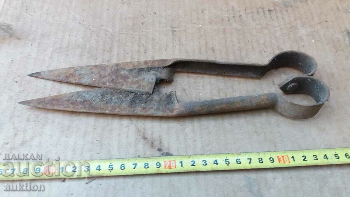 OLD FORGED SHEEP SHEAR - 5 OLD FORGED SHEEP SHEAR - 5