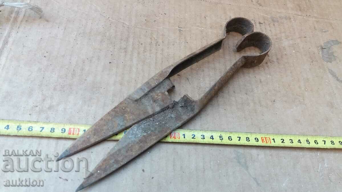 OLD FORGED SHEEP SHEAR - 7 OLD FORGED SHEEP SHEAR - 7
