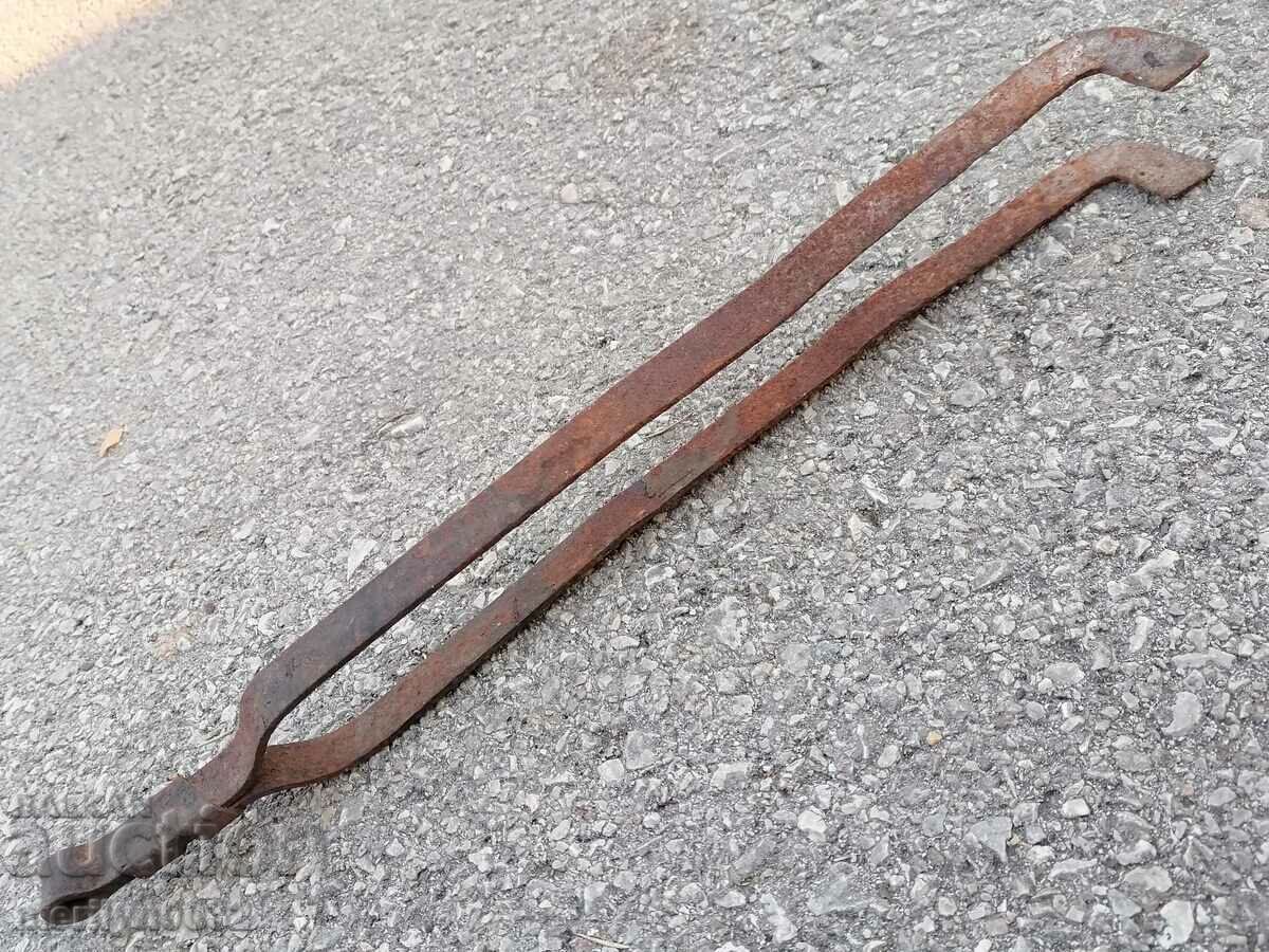 Auction  Old dilaf, tongs, wrought iron for oven