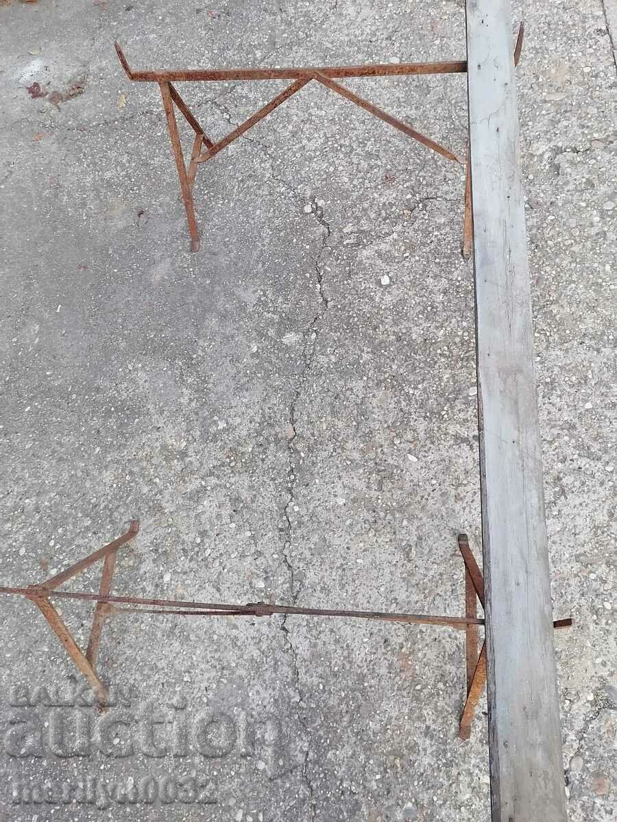 Auction Wrought stands 2 pieces for spinning pig iron Auction Wrought stands 2 pieces for spinning pig iron