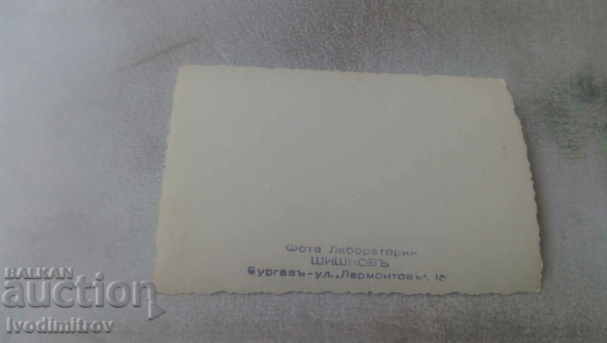 Photo Young men and women on a corral with sails with price 2.15 BGN | € 1.10 Photo Young men and women on a corral with sails with price 2.15 BGN | € 1.10