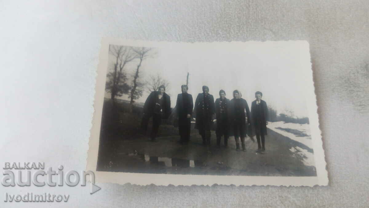 Fotografie Satul Polyaneza, Omurtashko Tineret pe drum 1943