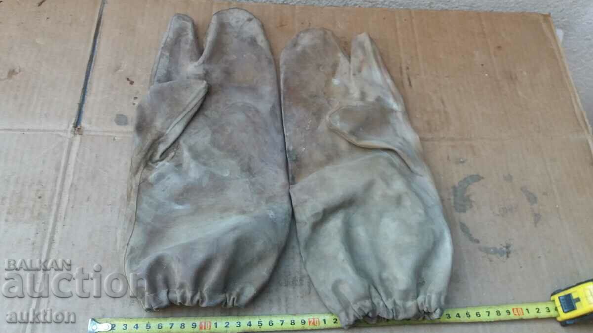 CHEMICAL GLOVES 1957 NOT USED