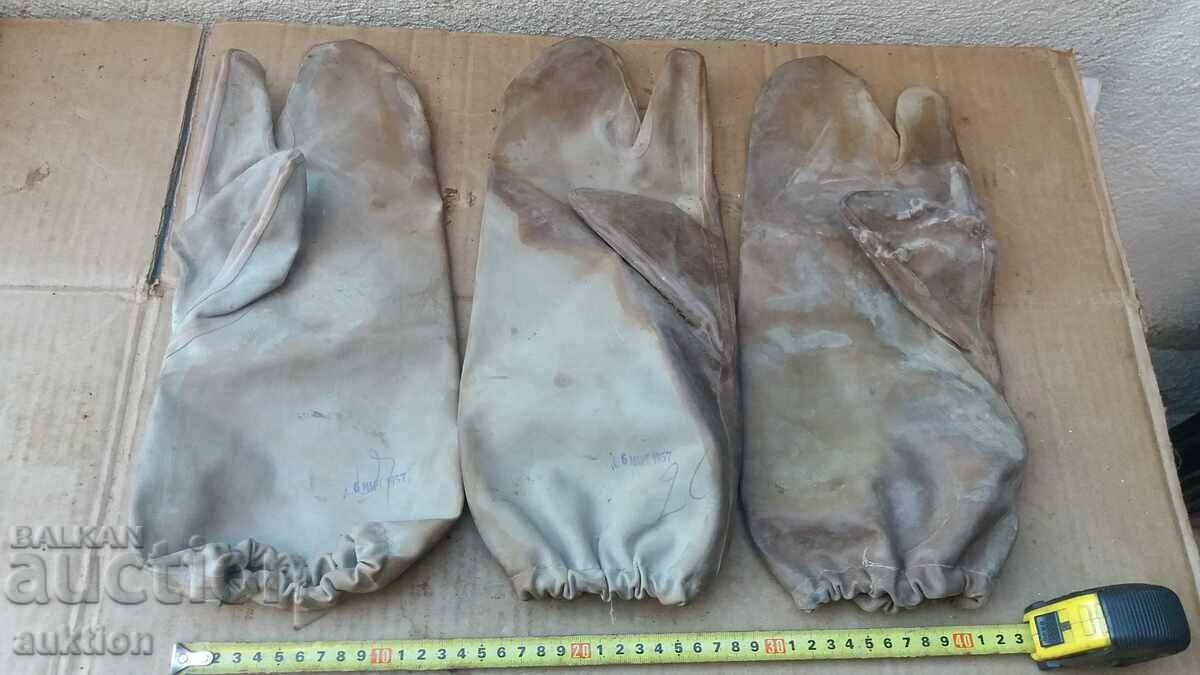 CHEMICAL GLOVES 1957 NOT USED with price 3.99 BGN | € 2.04 CHEMICAL GLOVES 1957 NOT USED with price 3.99 BGN | € 2.04