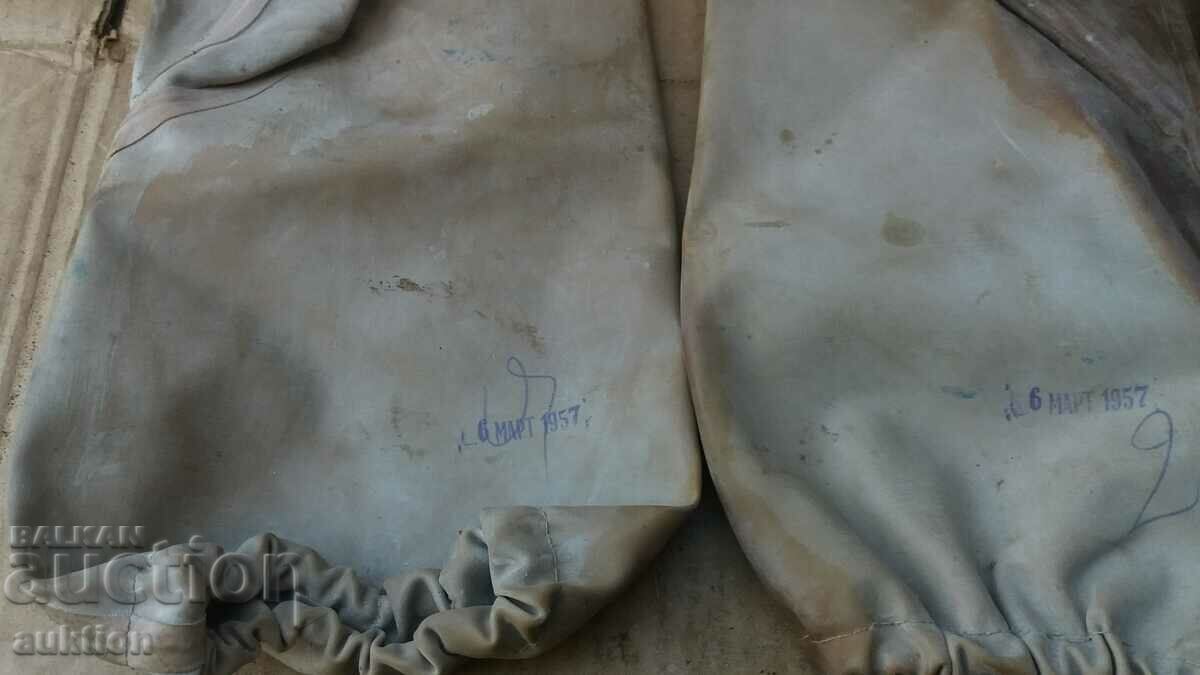 Delivery of CHEMICAL GLOVES 1957 NOT USED Delivery of CHEMICAL GLOVES 1957 NOT USED