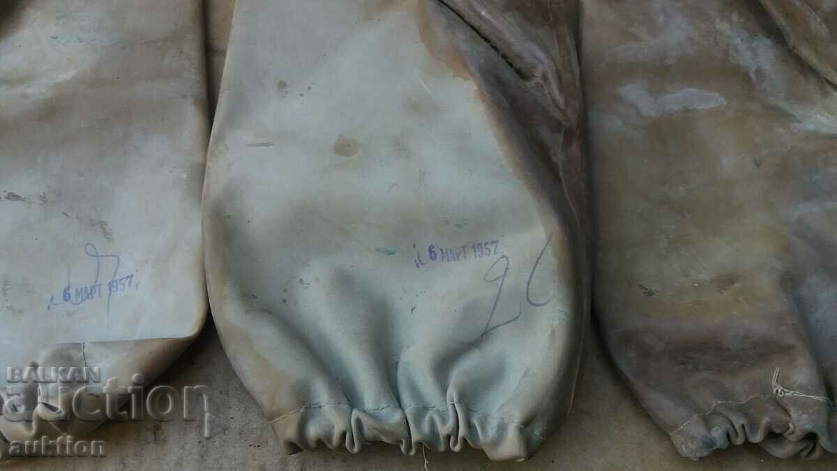 CHEMICAL GLOVES 1957 NOT USED - 5 CHEMICAL GLOVES 1957 NOT USED - 5