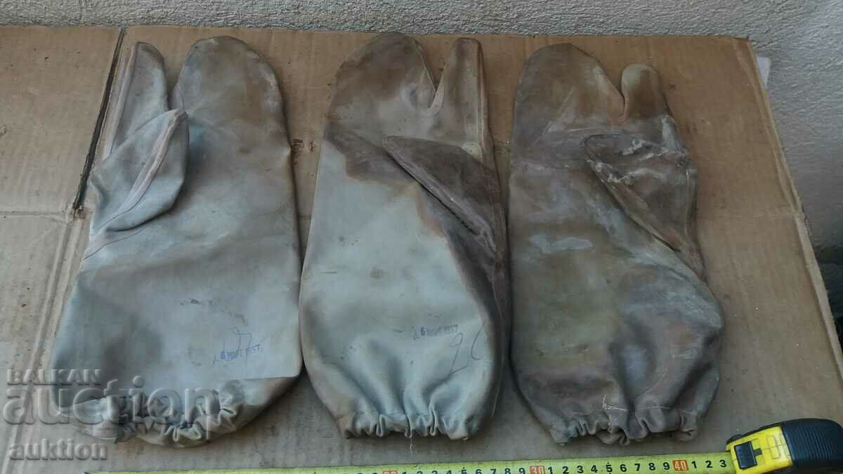 CHEMICAL GLOVES 1957 NOT USED - 7 CHEMICAL GLOVES 1957 NOT USED - 7