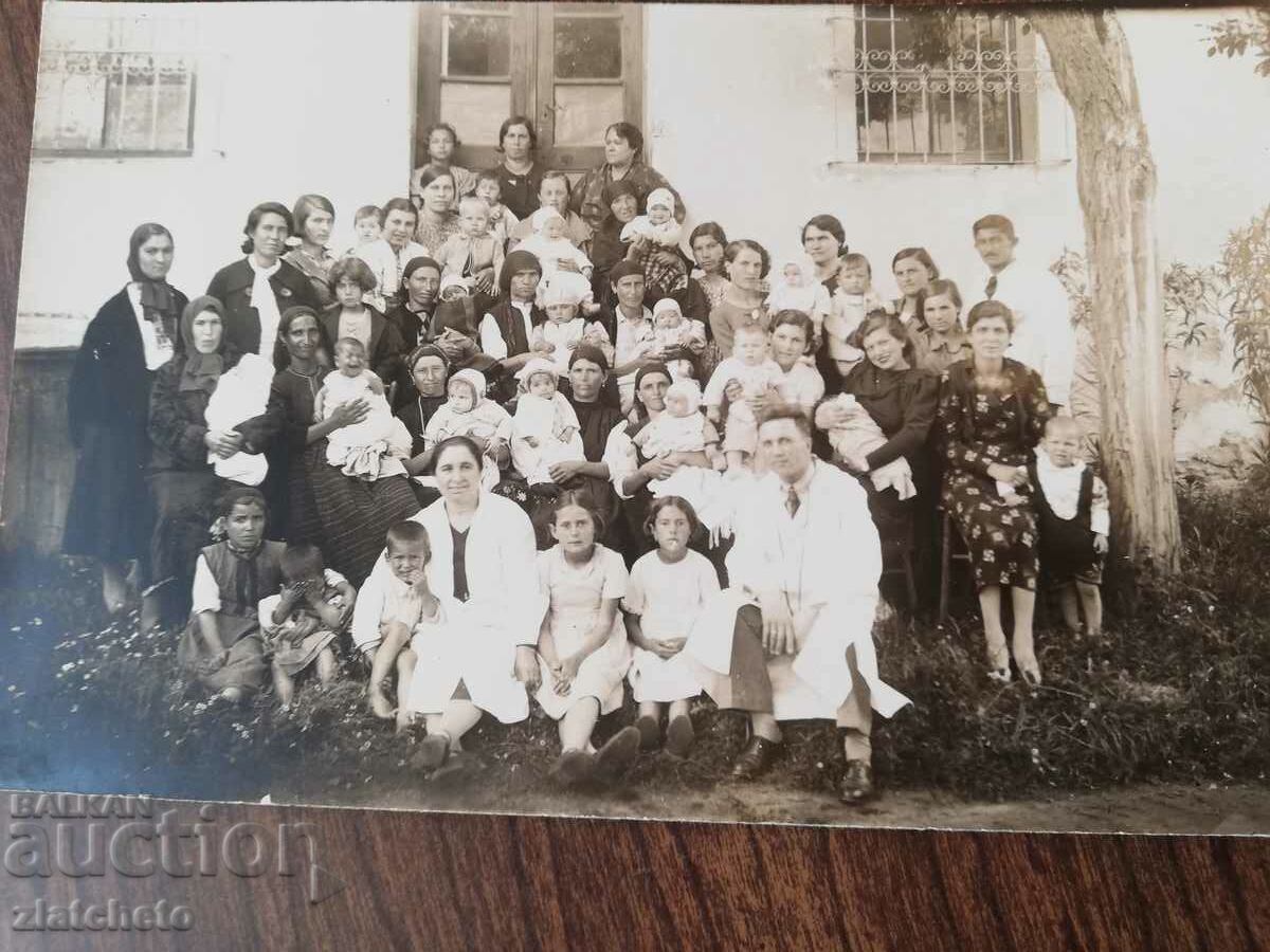 Old photo Kingdom of Bulgaria - Doctor, nurse, many babies with price 7.00 BGN | € 3.58 Old photo Kingdom of Bulgaria - Doctor, nurse, many babies with price 7.00 BGN | € 3.58