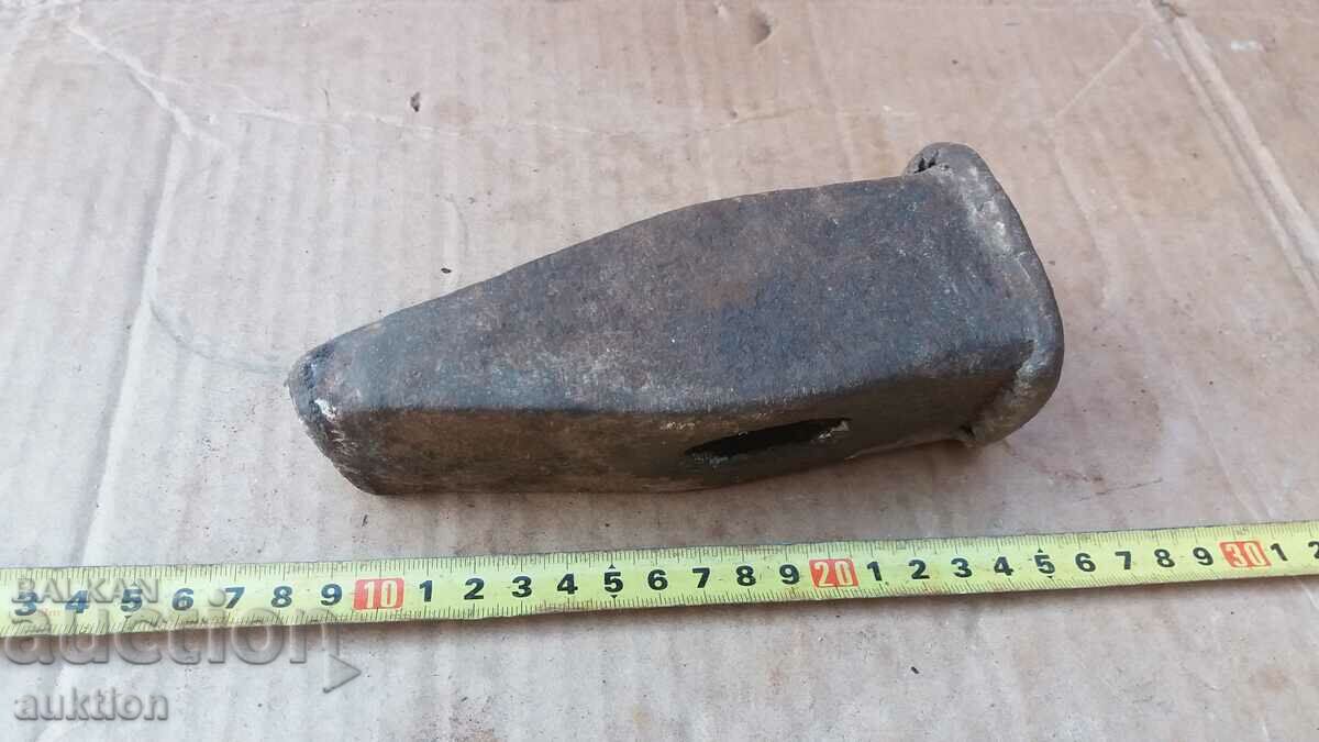 Auction  MASSIVE STEEL SOC. HAMMER, TOOL