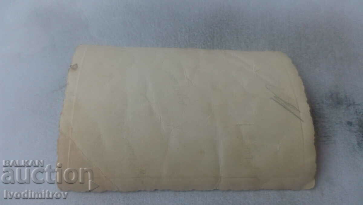 Φωτογραφία Δύο γυναίκες στο πάρκο με τιμή € 0.43 | 0.84 BGN