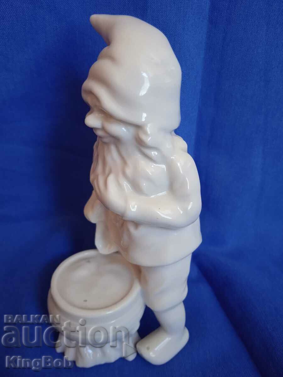 Livrarea FIGURINA DE PORCELAN DE EPOCA SUPERBĂ „BUCĂTARUL PITIC”