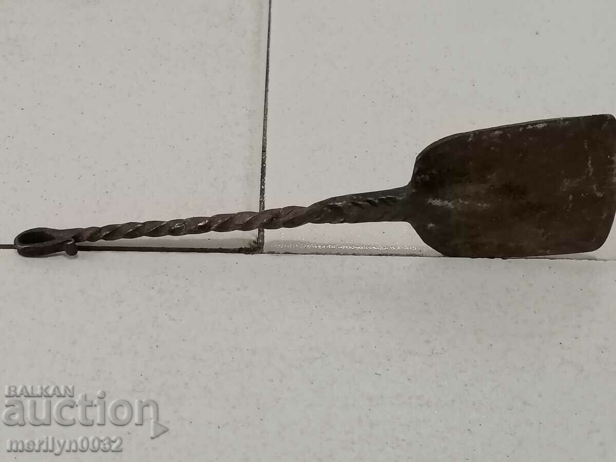 Auction  Gingerbread, gingerbread, gingerbread, gingerbread, wrought iron