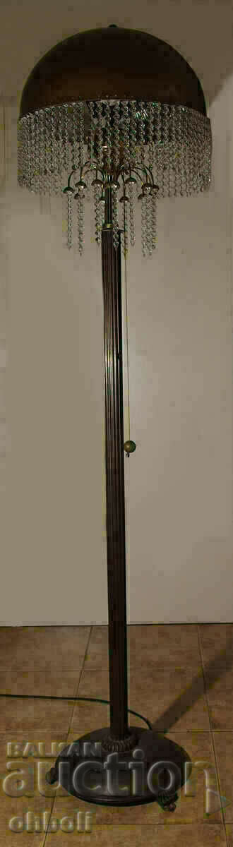 Κλασικό φανάρι με τιμή 160.00 BGN | € 81.81