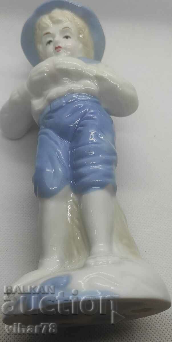 Auction porcelain figure Auction porcelain figure