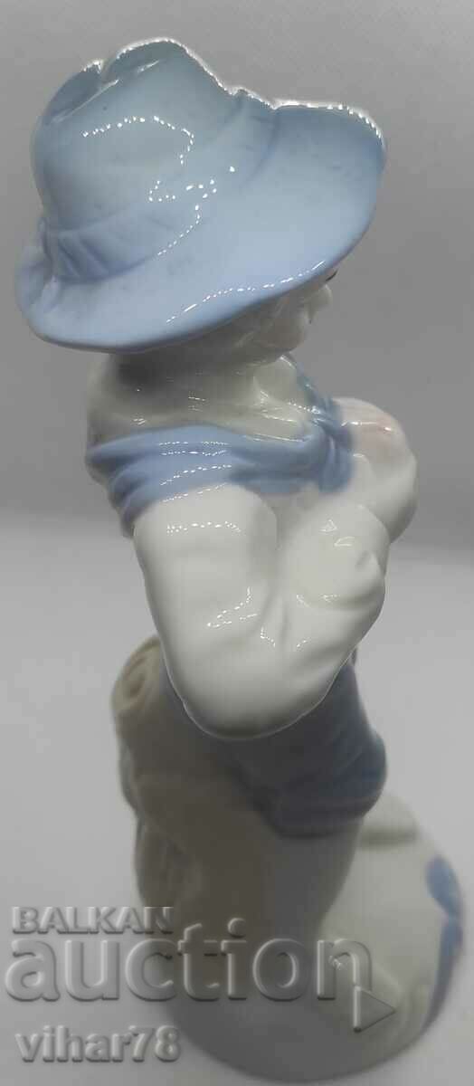 Delivery of porcelain figure Delivery of porcelain figure