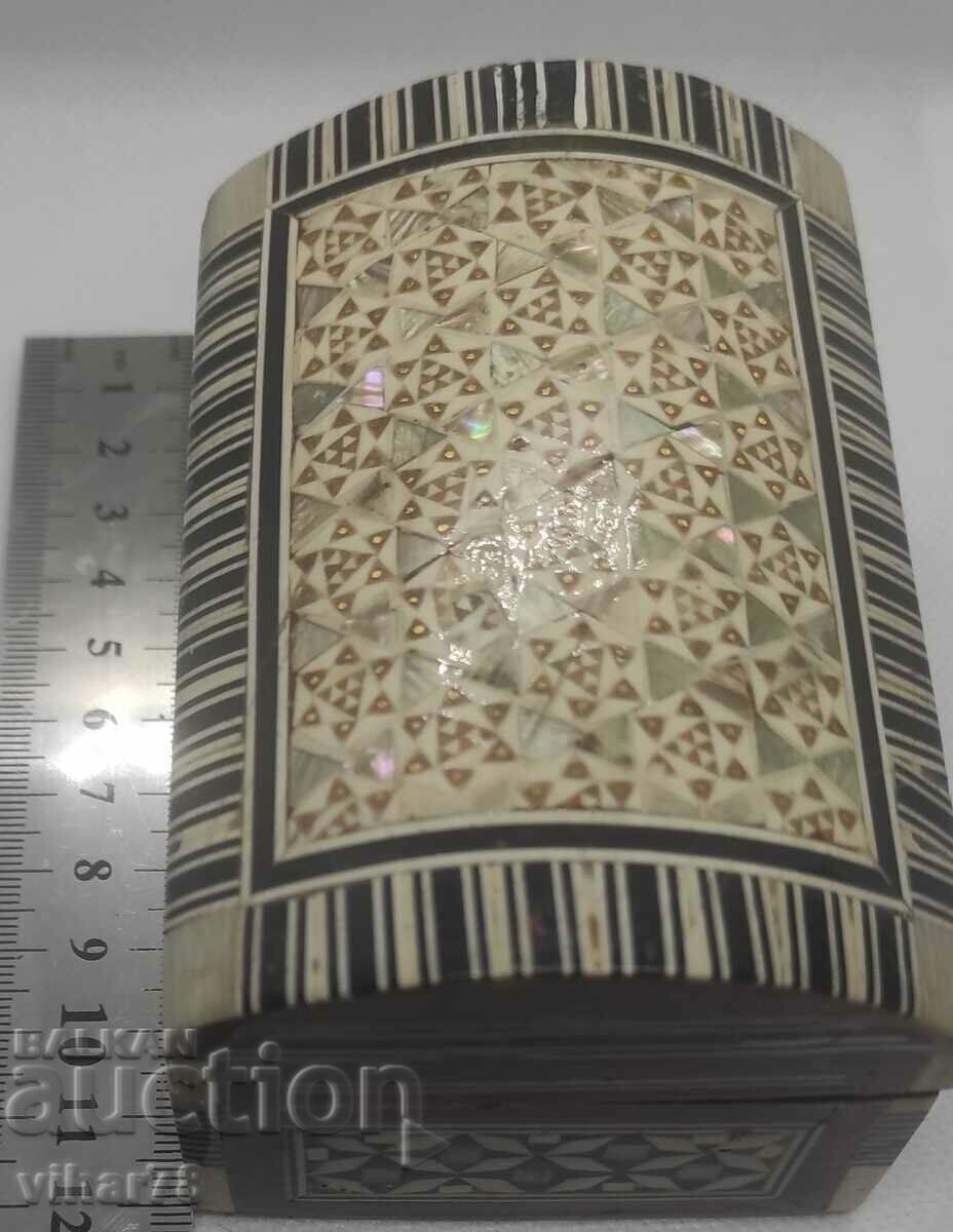 Auction Old wooden box Auction Old wooden box