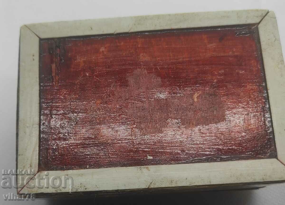 Old wooden box - 5 Old wooden box - 5