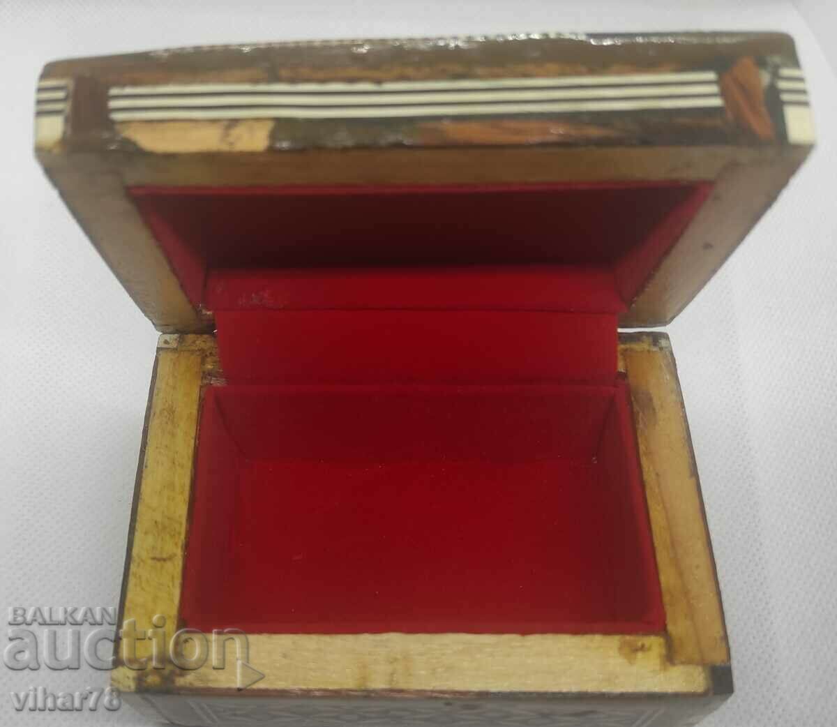 Delivery of Old wooden box