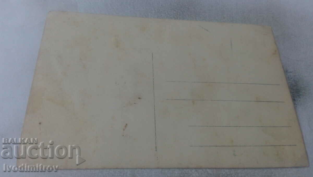 Foto Băieți peste oraș cu preț 1.75 BGN | € 0.89 Foto Băieți peste oraș cu preț 1.75 BGN | € 0.89