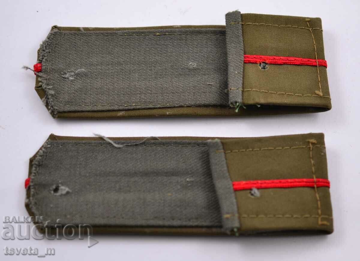 Epoleți de ofițer, locotenent, BNA, social cu preț 8.00 BGN | € 4.09 Epoleți de ofițer, locotenent, BNA, social cu preț 8.00 BGN | € 4.09