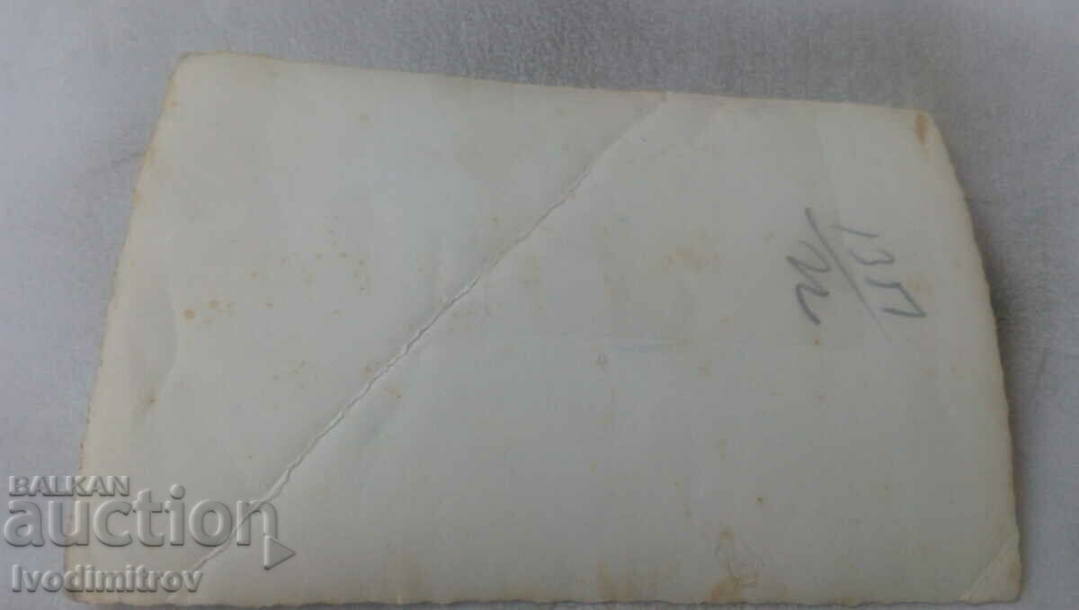 Photo of newlyweds with their friends with price 0.85 BGN | € 0.43 Photo of newlyweds with their friends with price 0.85 BGN | € 0.43