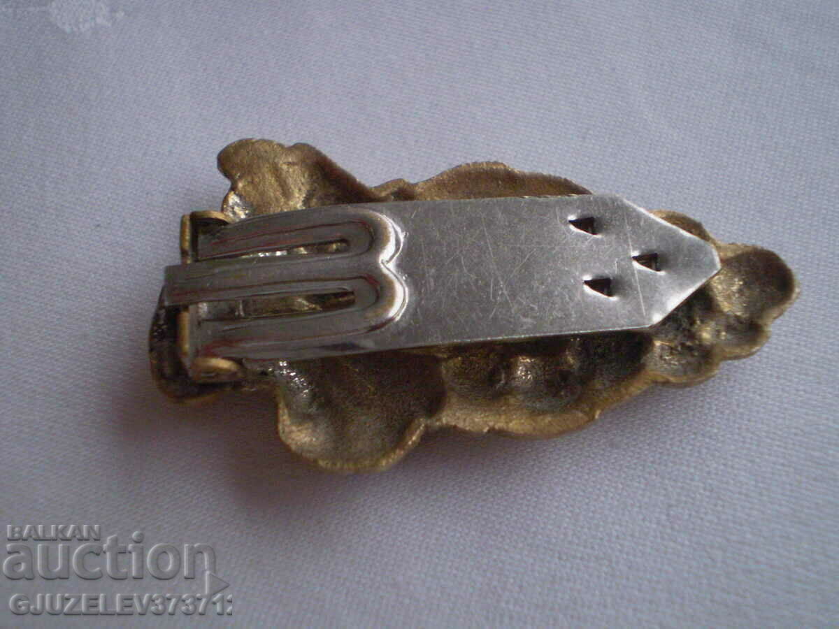 Old beautiful pinch brooch bronze with price 35.00 BGN | € 17.90 Old beautiful pinch brooch bronze with price 35.00 BGN | € 17.90