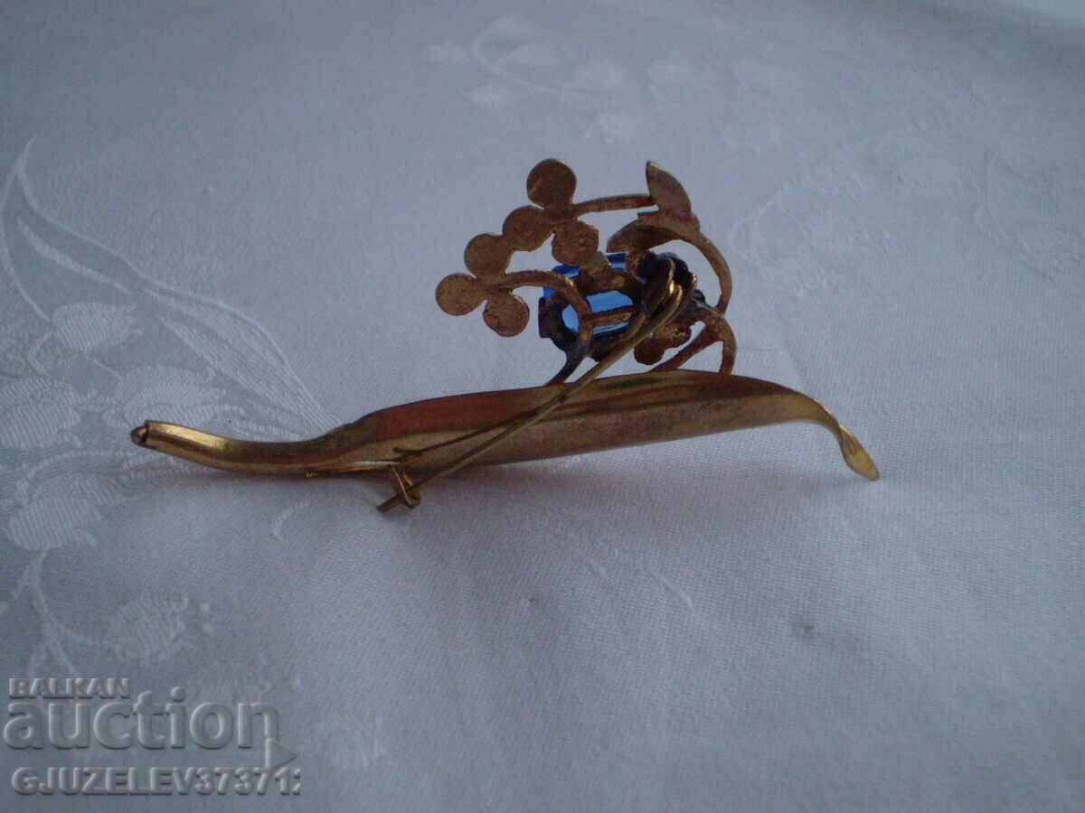Delivery of Art Deco flower brooch 1920 Delivery of Art Deco flower brooch 1920