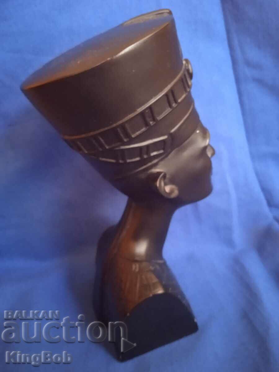 Auction FINE VINTAGE NEFERTITI BUST Auction FINE VINTAGE NEFERTITI BUST