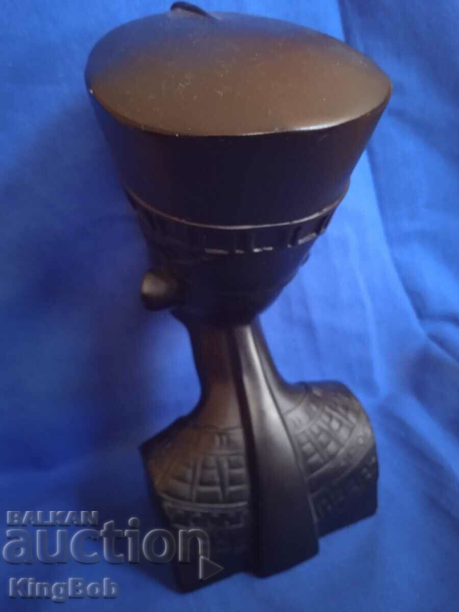 Delivery of FINE VINTAGE NEFERTITI BUST Delivery of FINE VINTAGE NEFERTITI BUST
