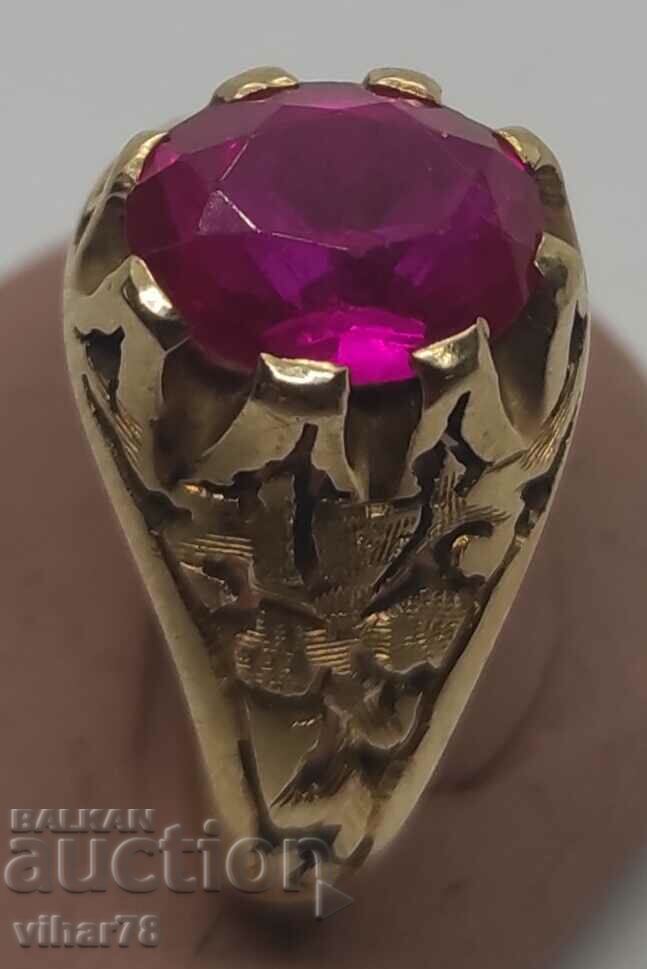 Златен пръстен с рубин