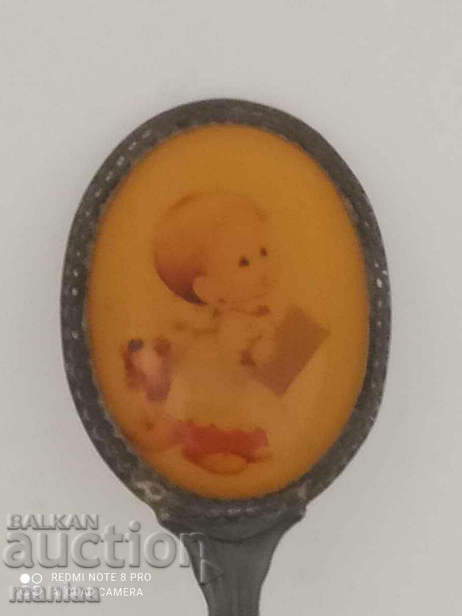 Сувенирна лъжичка с порцелан с цена 9.99 лв. | € 5.11 Сувенирна лъжичка с порцелан с цена 9.99 лв. | € 5.11