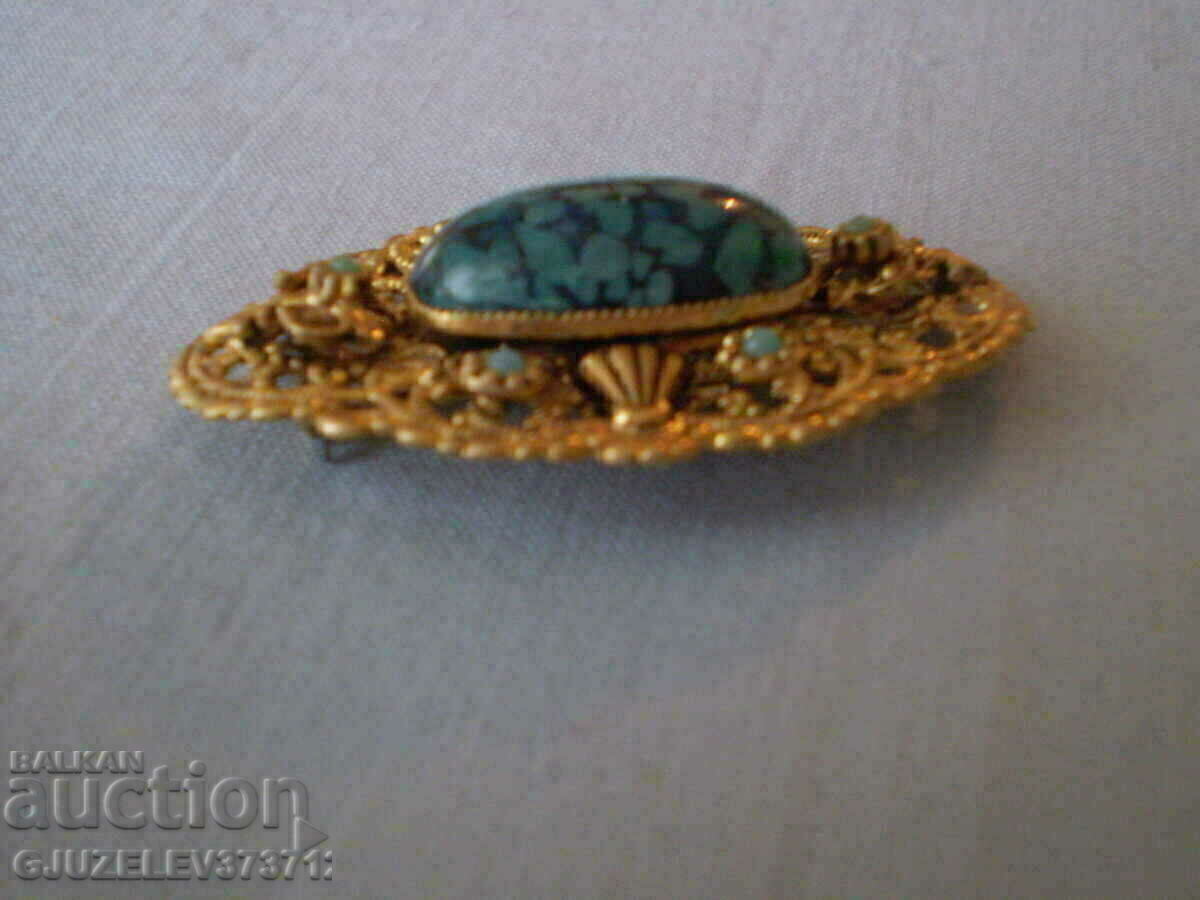 Auction Vintage filigree yellow metal brooch Auction Vintage filigree yellow metal brooch