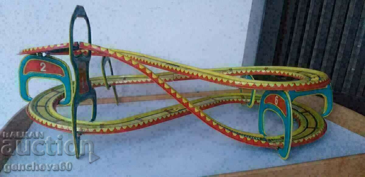 Delivery of Old sheet metal track, autobahn with reis Delivery of Old sheet metal track, autobahn with reis