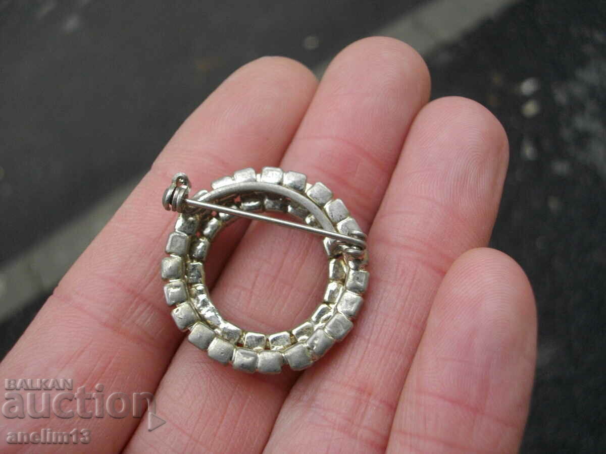 Auction  OLD BROOCH