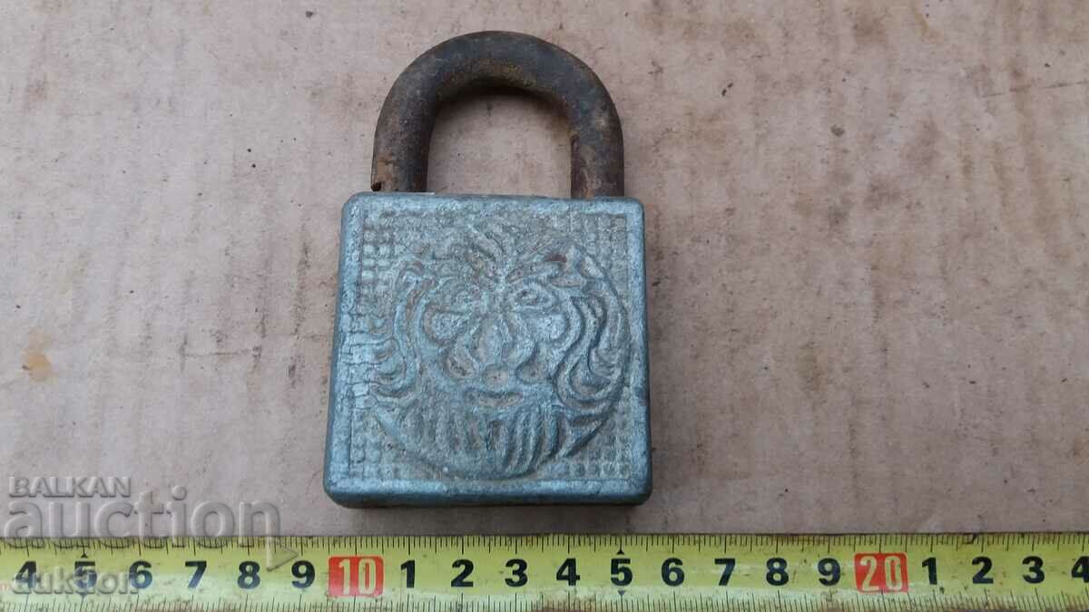 INTERESTING SOC. PADLOCK with price 1.99 BGN | € 1.02 INTERESTING SOC. PADLOCK with price 1.99 BGN | € 1.02